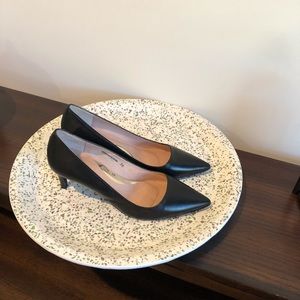 Black pumps, leather. Like new. Made in Spain.